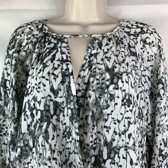 Bar III grey black & white print wrap blouse - Picture 2 of 8